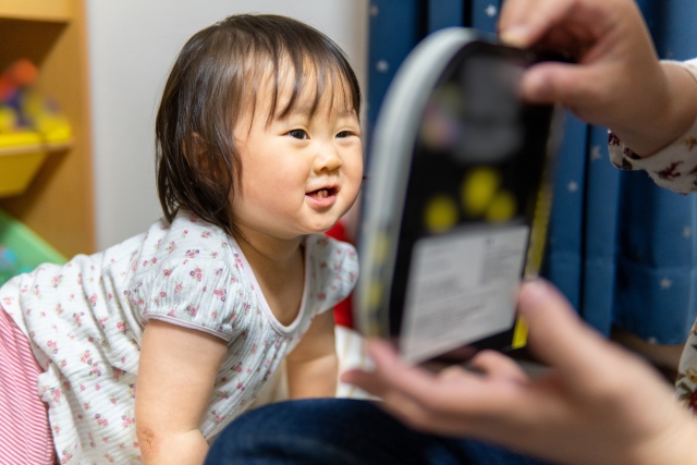 1歳児にとって絵本は心を豊かに育むツール!
