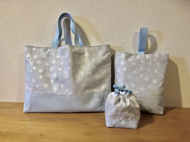 入園準備のスケジュールをカレンダーで確認しているイメージ