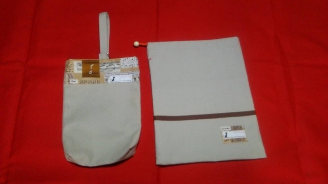 保育園の持ち物に名前をつけるイメージ