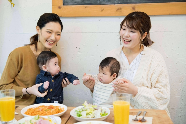 子連れランチのお店選びのポイントを解説するイメージ
