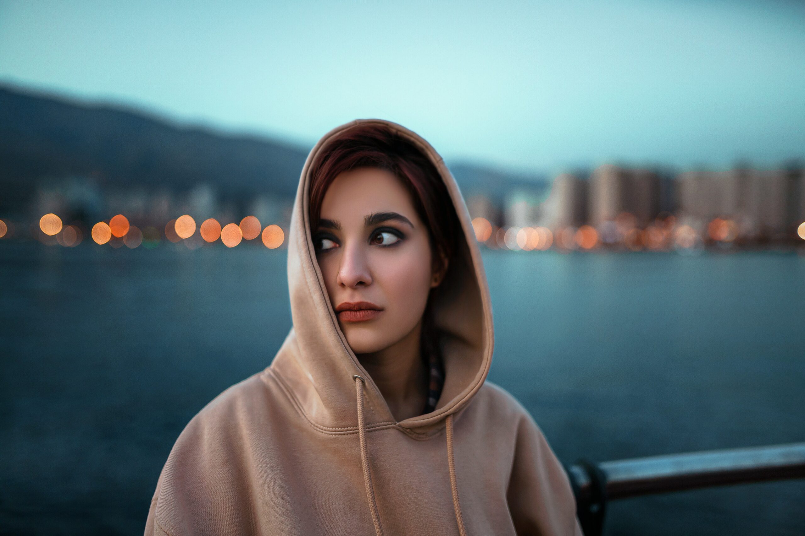 子育てママが不審者パーカーを活用するシーン