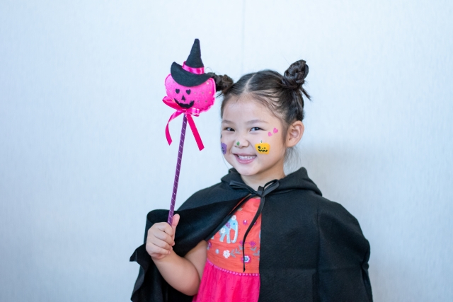 100均でそろえられる手作りハロウィン仮装の材料